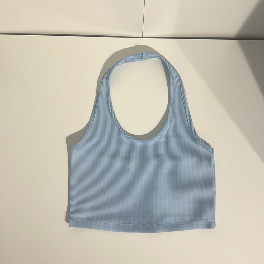 Top hanging  on the neck